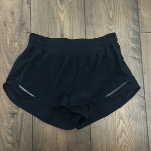 Navy lululemon 2.5 hotty hot